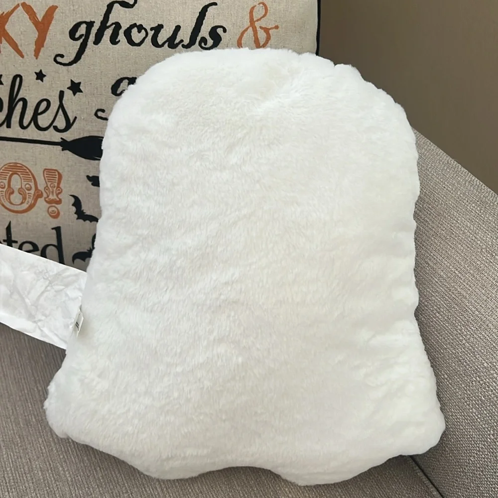NWT Target Bullseye 2024 Halloween Viral 14in. Plush Ghost Pillow Decor